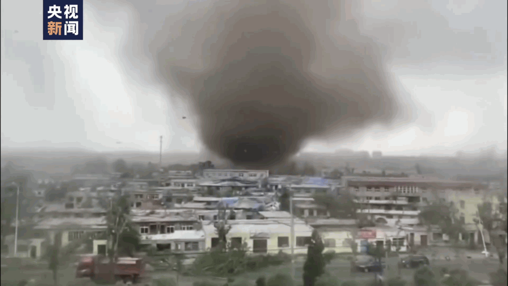 龍捲風吹襲遼寧多地。央視新聞截圖