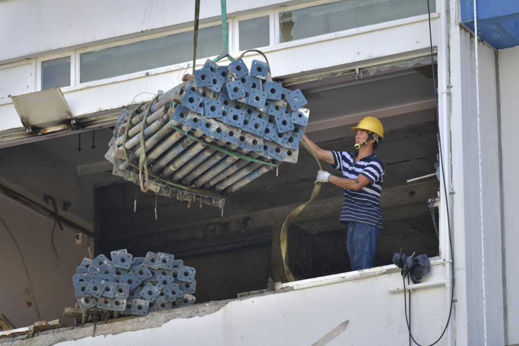 金屬棚架佔用空間較大，構件亦較多 。資料圖片