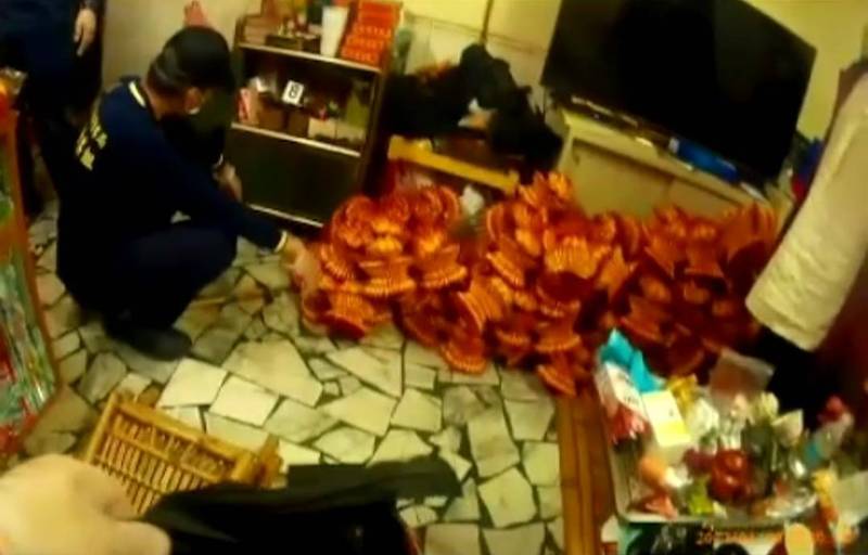 警方在主犯蔡女的私人庙宇内搜出凶器。互联网图片