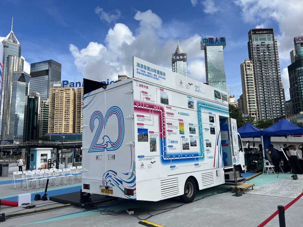 “海滨流动展览车”过去数个周末于港九新界不同海滨现身。