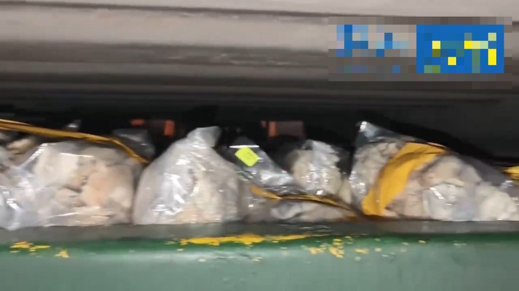 深圳灣口岸一輛貨車以運五金配件作掩飾，於車內暗格藏46KG燕窩干鮑。