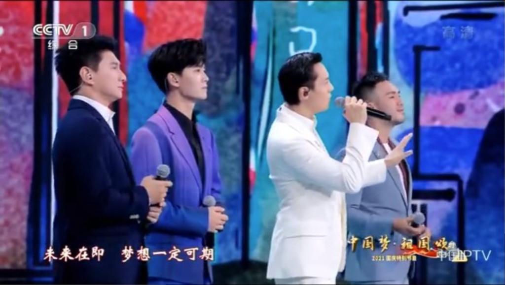 吳奇隆（黑衫）和陳偉霆 （白衫）同台演唱《少年》。