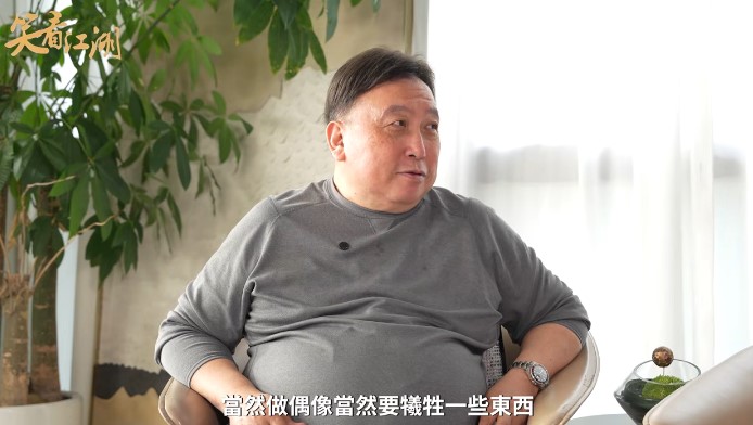 王晶指天王要拍拖,當然要犧牲。 王晶指天王要拍拖,當然要犧牲。