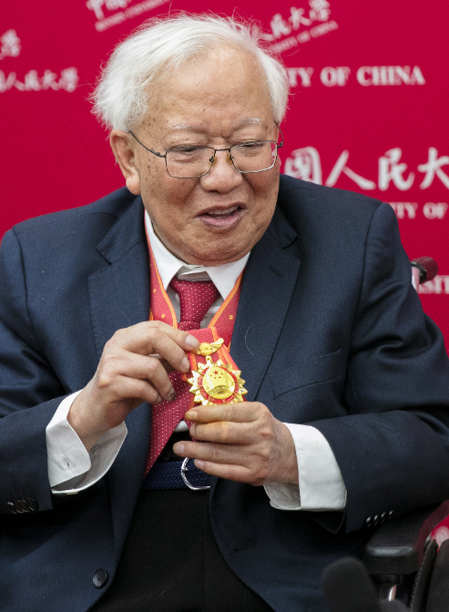 「改革先锋」获得者、南京大学哲学系退休教授胡福明。 网图