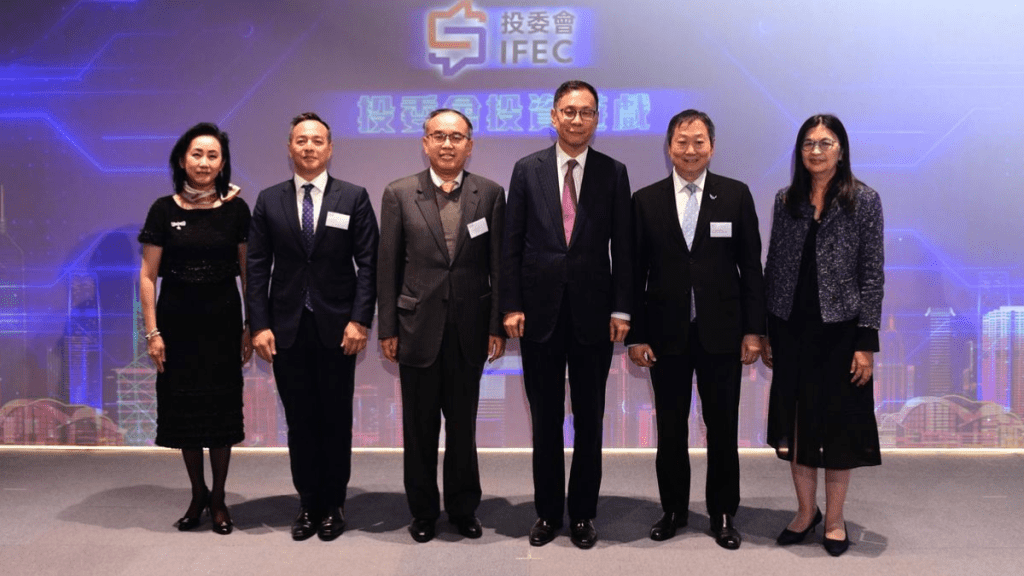 右一：梁鳳儀指加強跨界別打擊金融罪行 今年1月攔截逾半詐欺轉帳金額