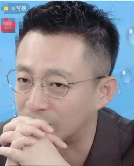 眼泛淚光
