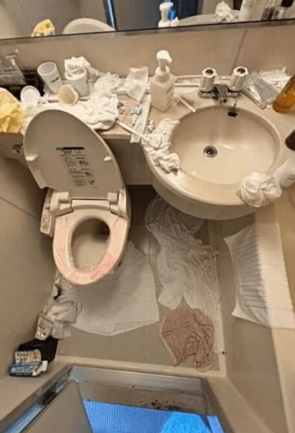廁所內更出現大量毛巾、廁紙及疑似用過的衣物，衞生狀況令人咋舌。Threads