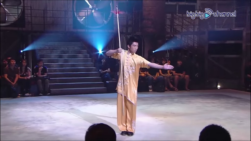 阮政峰2011年參加《功夫新星》後加入藝訓班，於無綫首份工作就是扮演「蔥蔥」，而且一扮就扮足一年。