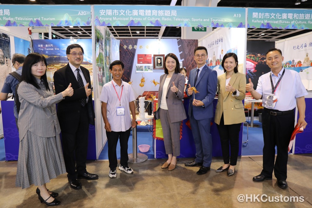 海關獲「國家文化和旅遊部」邀請，於活動首日前往參觀「香港國際旅遊展」。海關facebook圖片