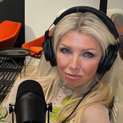 謝米拉尼的母親凱特是知名陰謀論者。 facebook / Kate Shemirani 謝米拉尼的母親凱特是知名陰謀論者。 facebook / Kate Shemirani