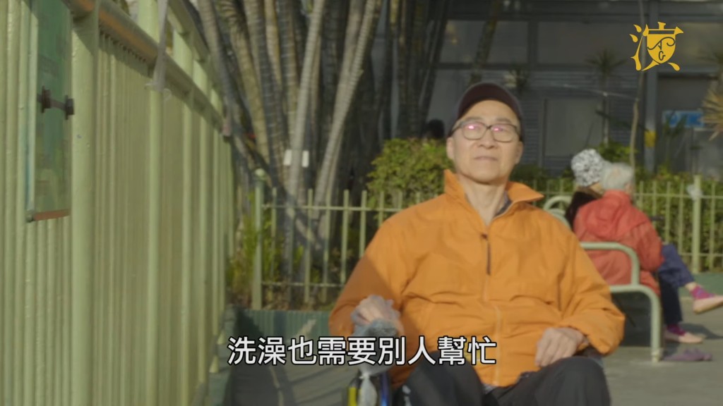 病发初期吴博君仍可以坐着轮椅出入。