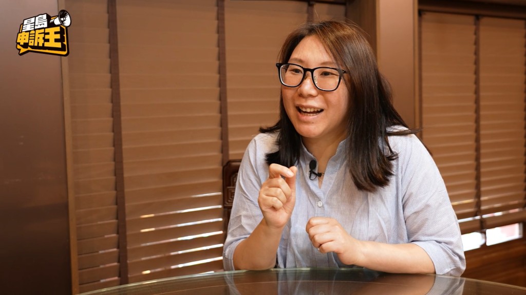 香港蓮香飲食集團行政經理江小姐接受《星島申訴王》訪問。 香港蓮香飲食集團行政經理江小姐接受《星島申訴王》訪問。