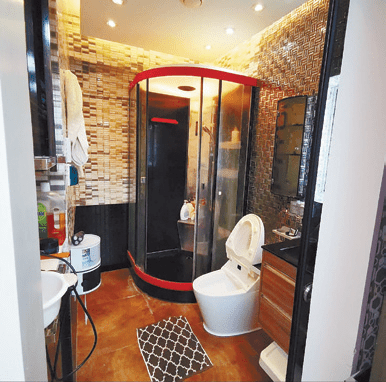 浴室以特色瓷砖铺设，颇有格调。