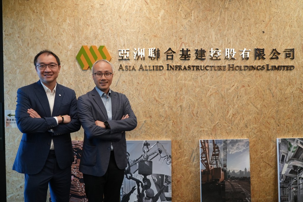 亞洲聯合基建（711）行政總裁彭一邦（左）及俊和建築副行政總裁陸偉霖（右）分享建築界市況。