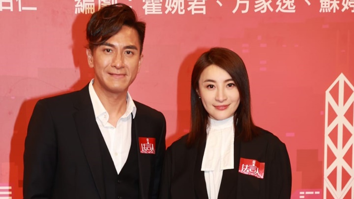 馬國明與林夏薇分飾師爺和律師，上庭超多對白，但因劇本未齊要「飛紙仔」。