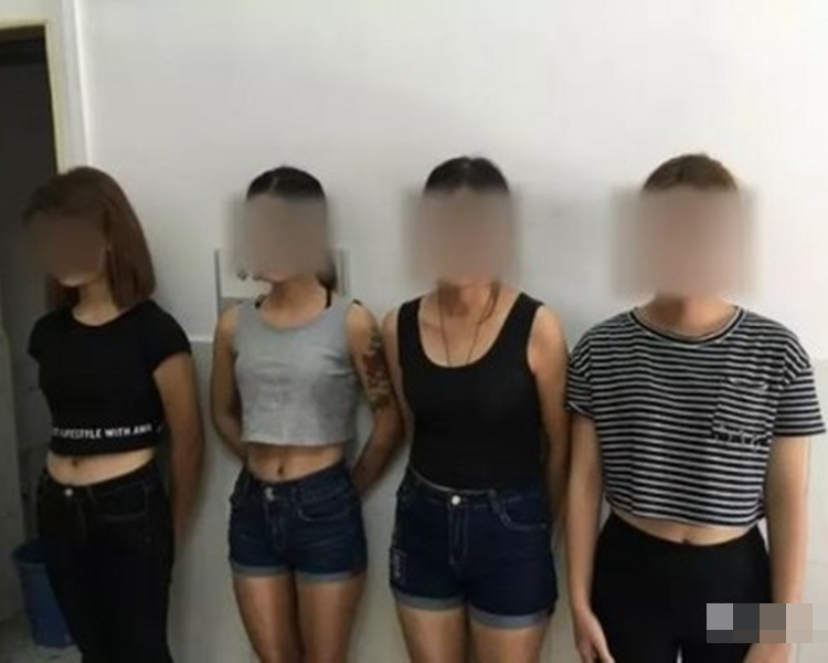 涉嫌打人的4名女孩。(網上圖片)
