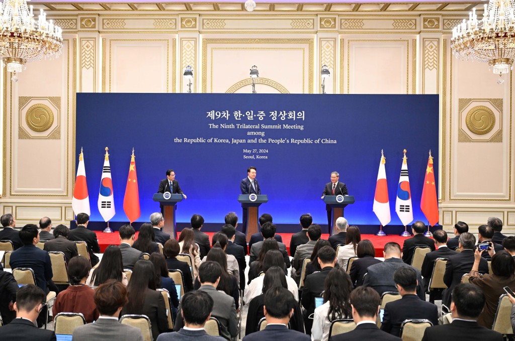 中日韓峰會相隔4年多重啟，在經貿及人員往來方面達成多項共識。新華社