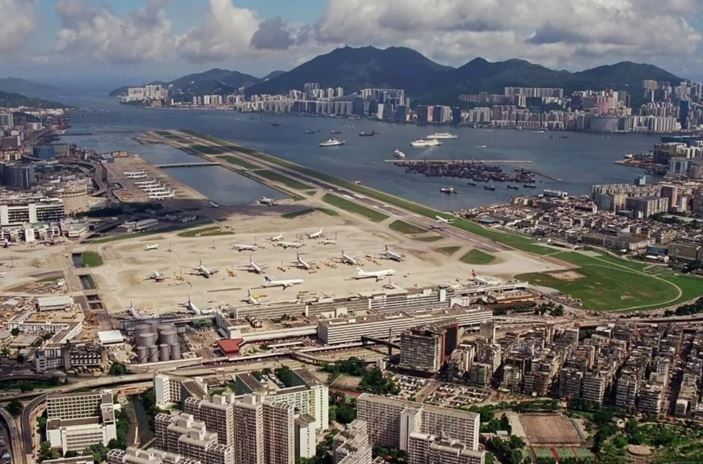 被劫持的機師一度要求到香港加油，但被劫機犯拒絕。