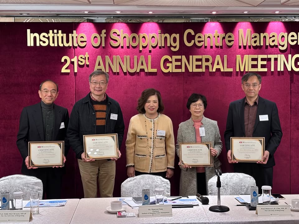 馮秀炎有份創立的香港商場管理學會日前上載其近照,於1月21日出席會員年度大會。(網上圖片) 馮秀炎有份創立的香港商場管理學會日前上載其近照,於1月21日出席會員年度大會。(網上圖片)