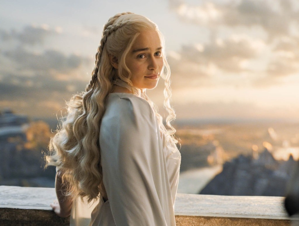 Emilia在《權力遊戲》中扮演「龍母」Daenerys Targaryen爆紅。