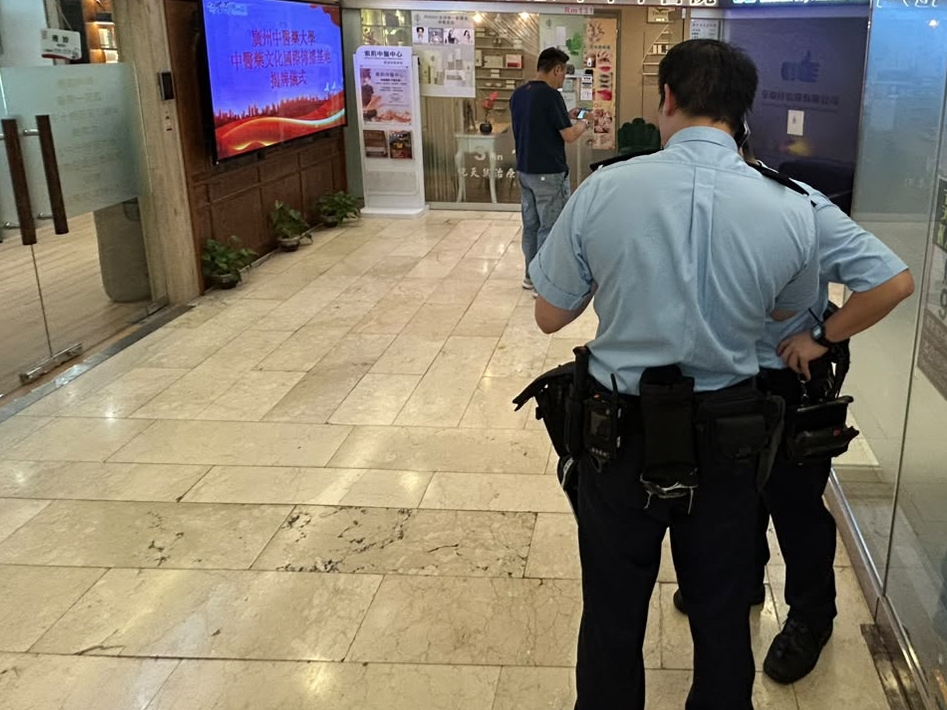 警員在場調查。 警員在場調查。