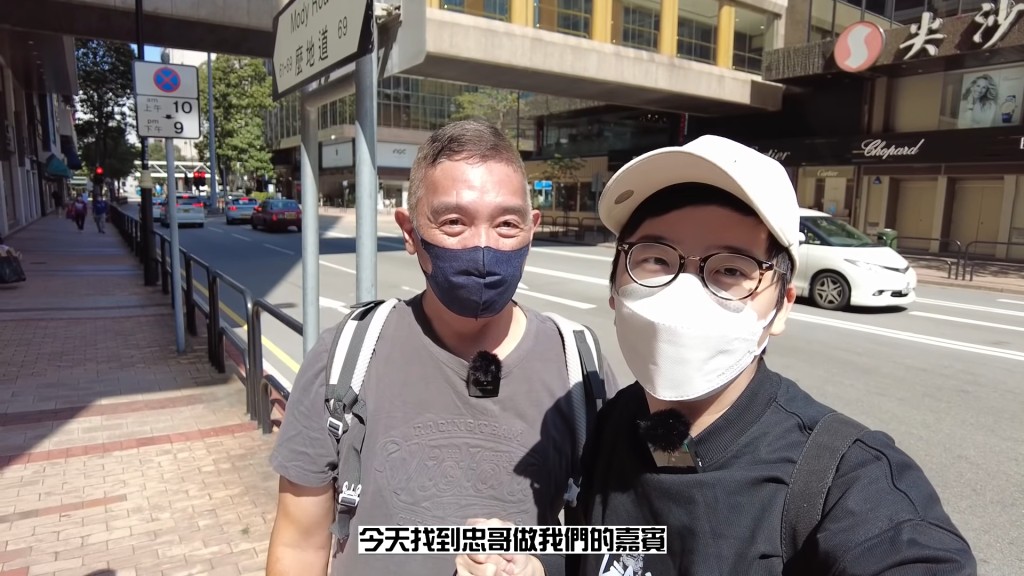 YouTuber Hebe曾在其頻道找陳水忠（左）做訪問。