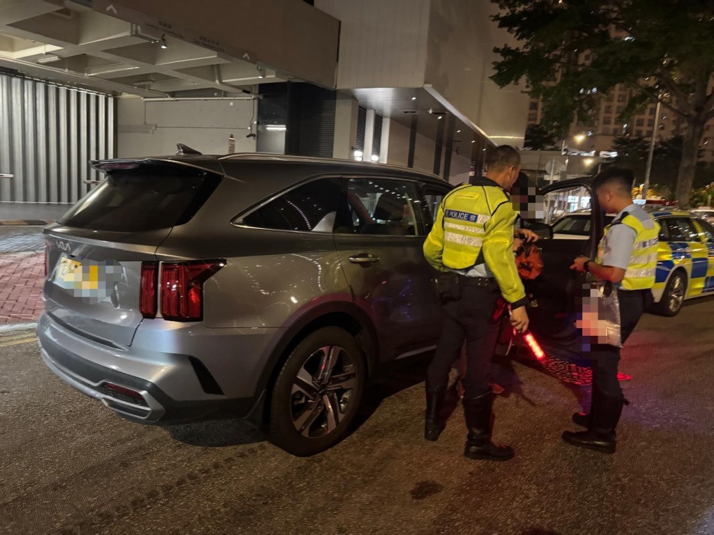 警方東九龍打擊酒駕及販運危險藥物 ，拘捕8人。警方圖片