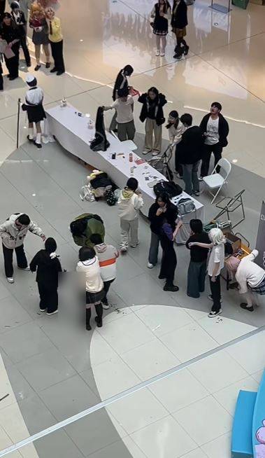 河南有开业仅2月商场爆天幕洒玻璃雨致多人浴血。抖音 河南有开业仅2月商场爆天幕洒玻璃雨致多人浴血。抖音