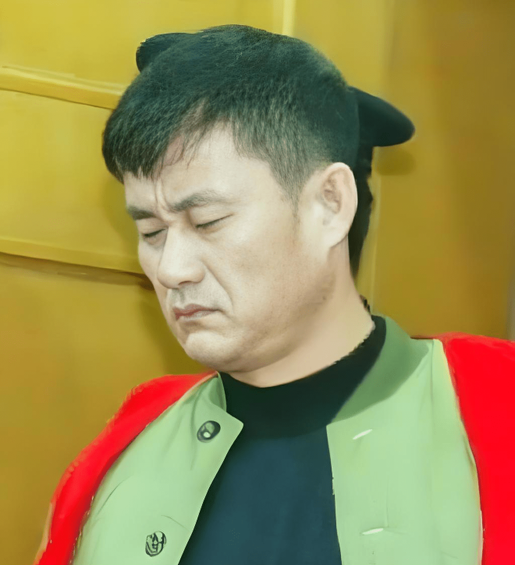 瀋陽版「賊王」張顯光,持槍掟炸彈打劫銀行,身背8條人命。 瀋陽版「賊王」張顯光,持槍掟炸彈打劫銀行,身背8條人命。