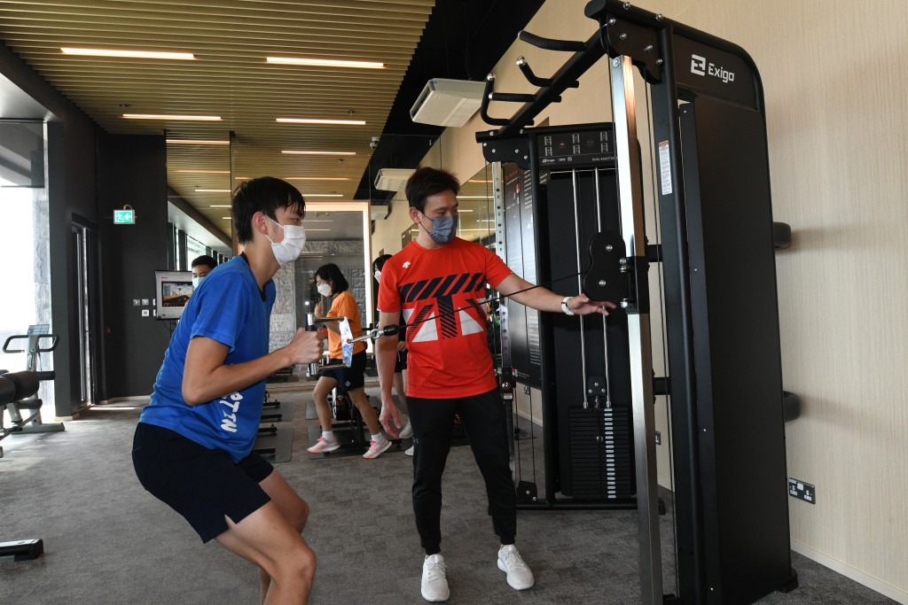 室内健身中心可让校队作体能训练，又可让学生平日强身健体。
