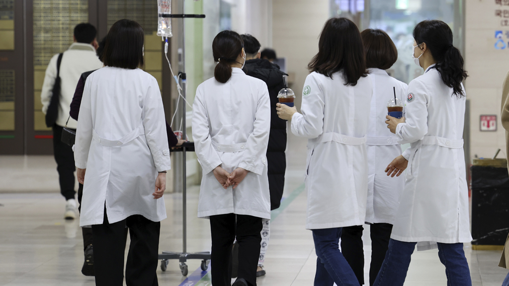 南韩医生工潮持续。美联社