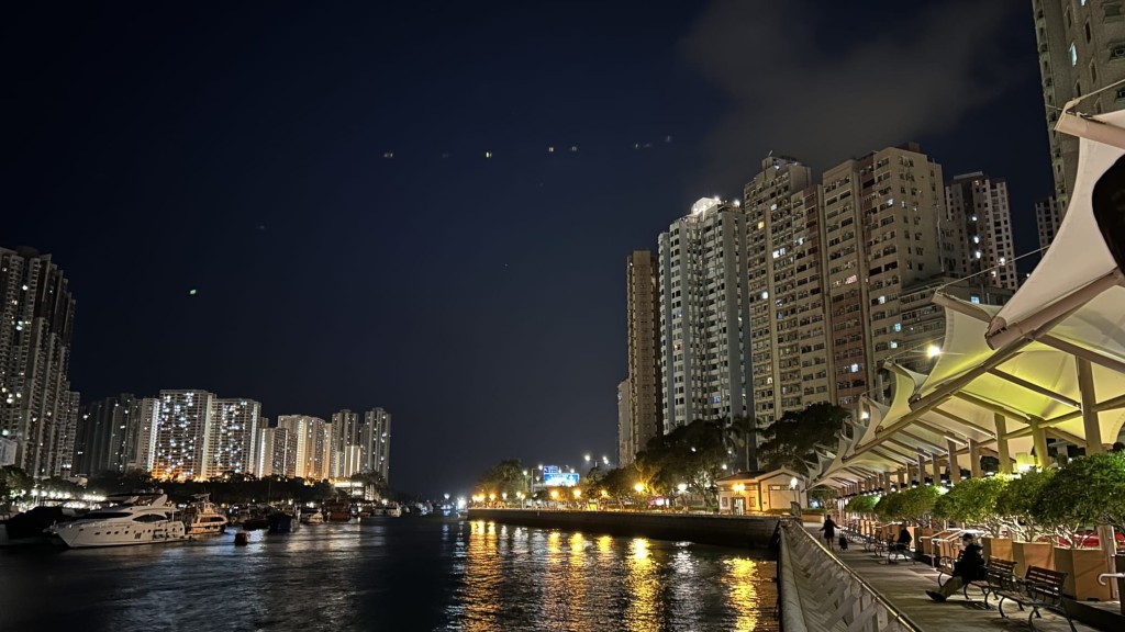 今早多處地區氣溫降至12度或以下,較昨日低四至五度。蔡楚輝攝 今早多處地區氣溫降至12度或以下,較昨日低四至五度。蔡楚輝攝