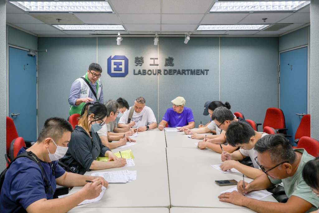 條例列明被裁定危害國家安全罪行者,終生不得組織工會和擔任職工會職員。 條例列明被裁定危害國家安全罪行者,終生不得組織工會和擔任職工會職員。
