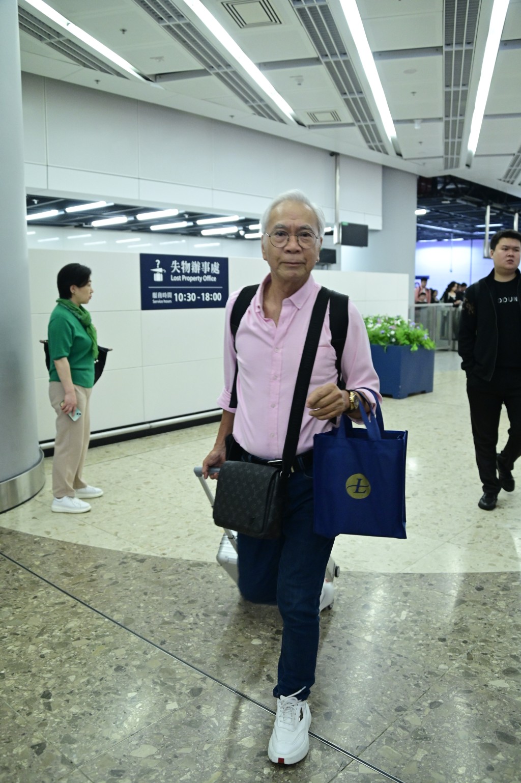 李龙基昨日（21日）坐高铁从广州返港。
