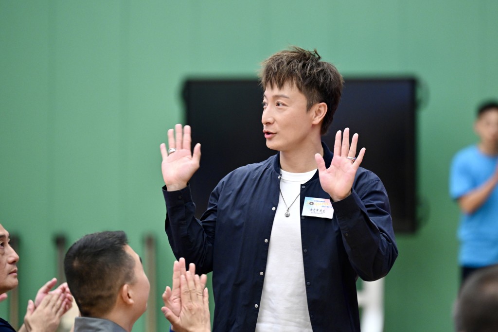 前奧運游泳代表、歌手方力申到場主禮。 前奧運游泳代表、歌手方力申到場主禮。