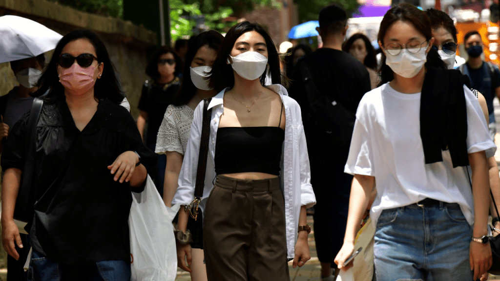 天文台指周末至下周初天氣持續酷熱。資料圖片