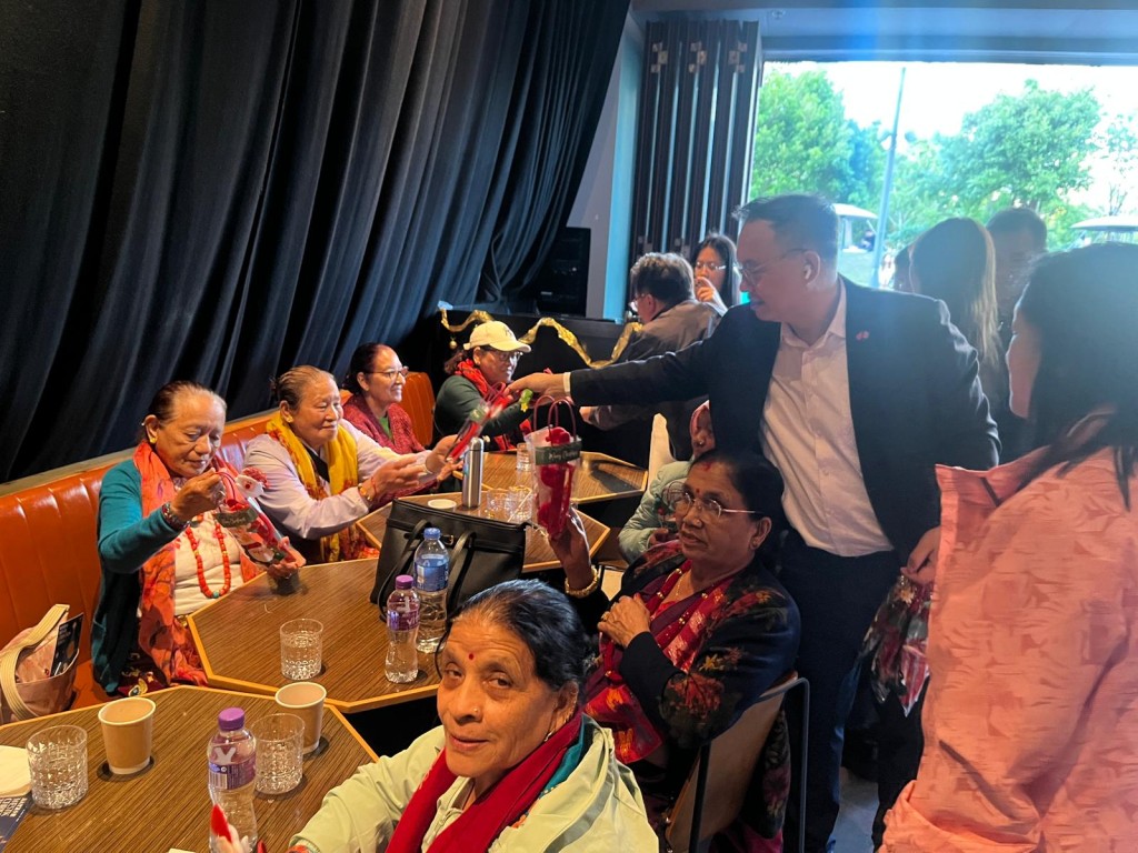 少數族裔家庭在活動中感受熱鬧開心的氣氛。