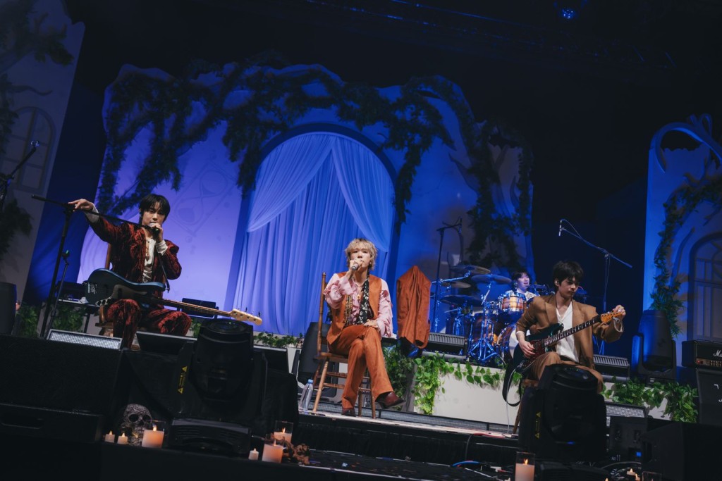 FTISLAND周日再來港演出,主音李洪基(中)全程滿場飛。 FTISLAND周日再來港演出,主音李洪基(中)全程滿場飛。