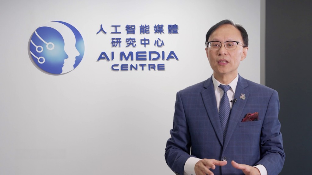 香港浸會大學傳理學院院長鍾布教授強調「人工智能媒體研究中心」匯聚傳播、心理學、社會學及數據科學專家,為社會培養新型傳播人才。 香港浸會大學傳理學院院長鍾布教授強調「人工智能媒體研究中心」匯聚傳播、心理學、社會學及數據科學專家,為社會培養新型傳播人才。
