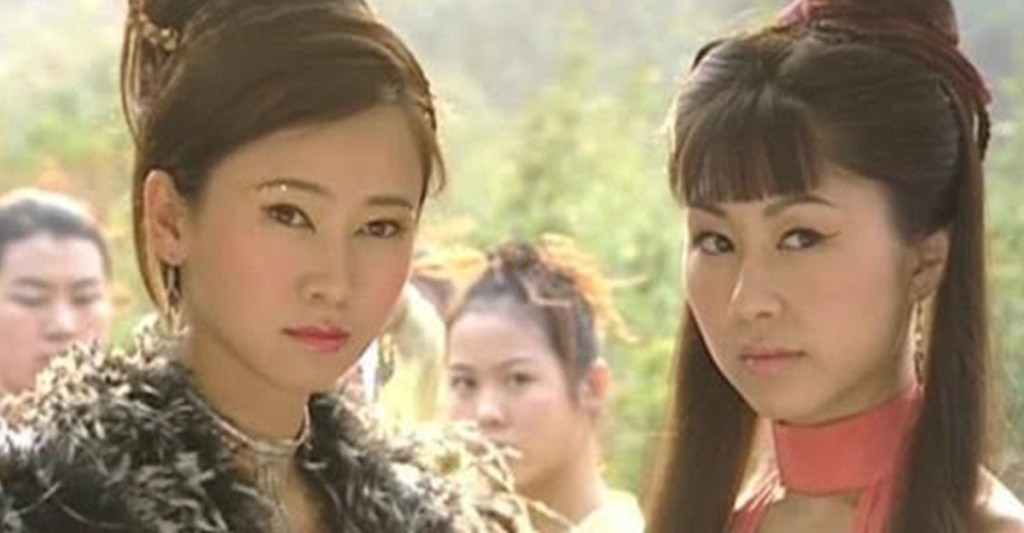 胡定欣（右）在《大唐双龙传》饰演妖女“婠婠”。