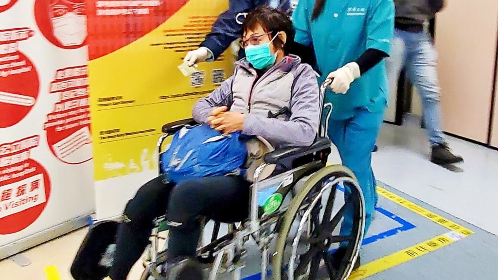 事主送院時清醒。