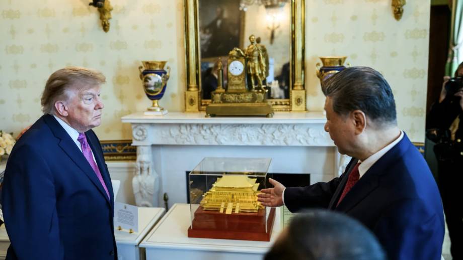 習近平贈特朗普「太和殿模型」。White House Gallery