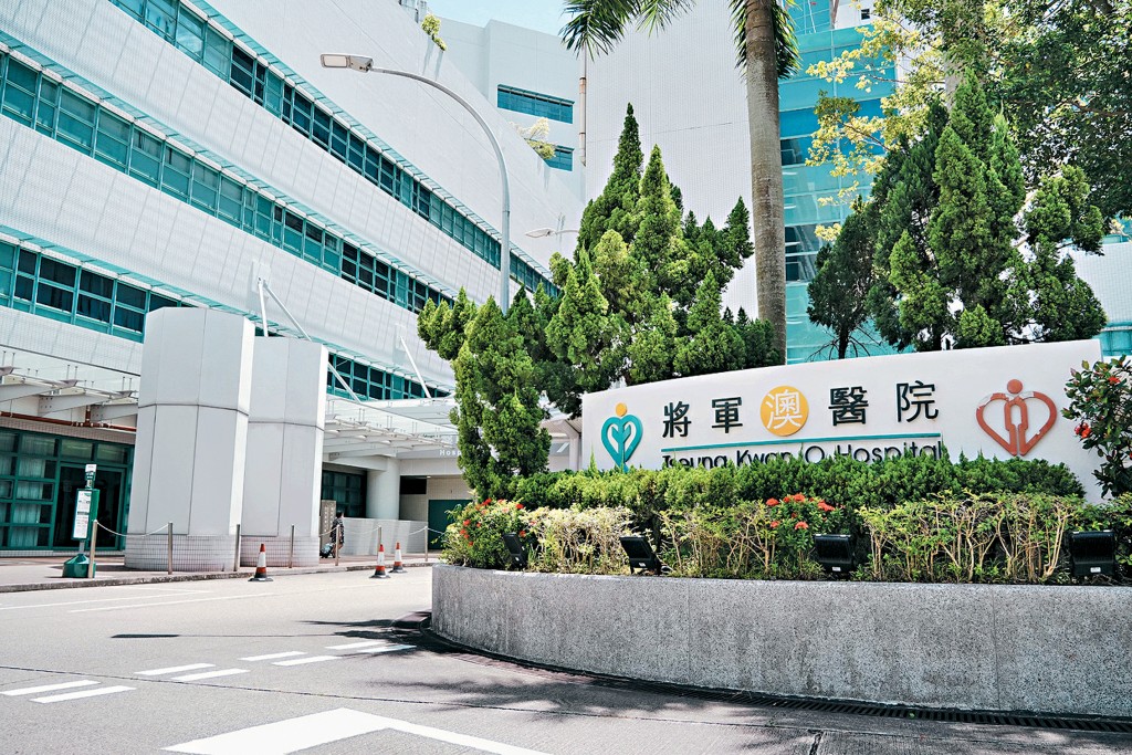 將軍澳醫院發生醫生洩露病人資料事件，警方證實前日拘捕兩名分別35歲及57歲的醫生。