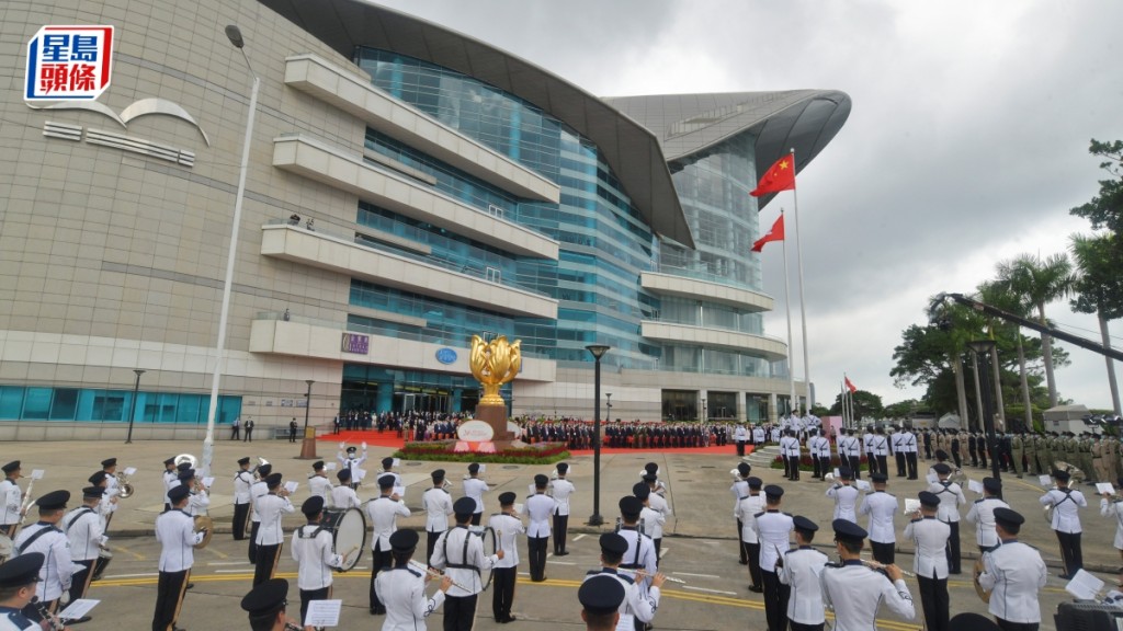 今天（1日）是香港回歸祖國26周年紀念日，多名立法會議員共賀回歸。蘇正謙攝