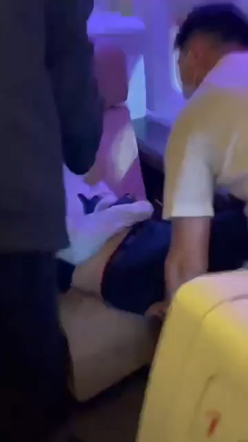 中國航材趙保輝醉至不省人事影片在網上熱傳。