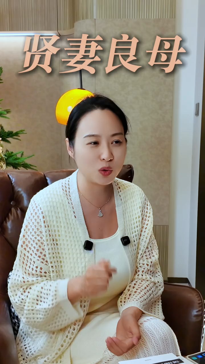近日一位自稱前私人飛機空姐的內地網紅,分享了她與這對天王夫婦近距離接觸的真實經歷。 近日一位自稱前私人飛機空姐的內地網紅,分享了她與這對天王夫婦近距離接觸的真實經歷。