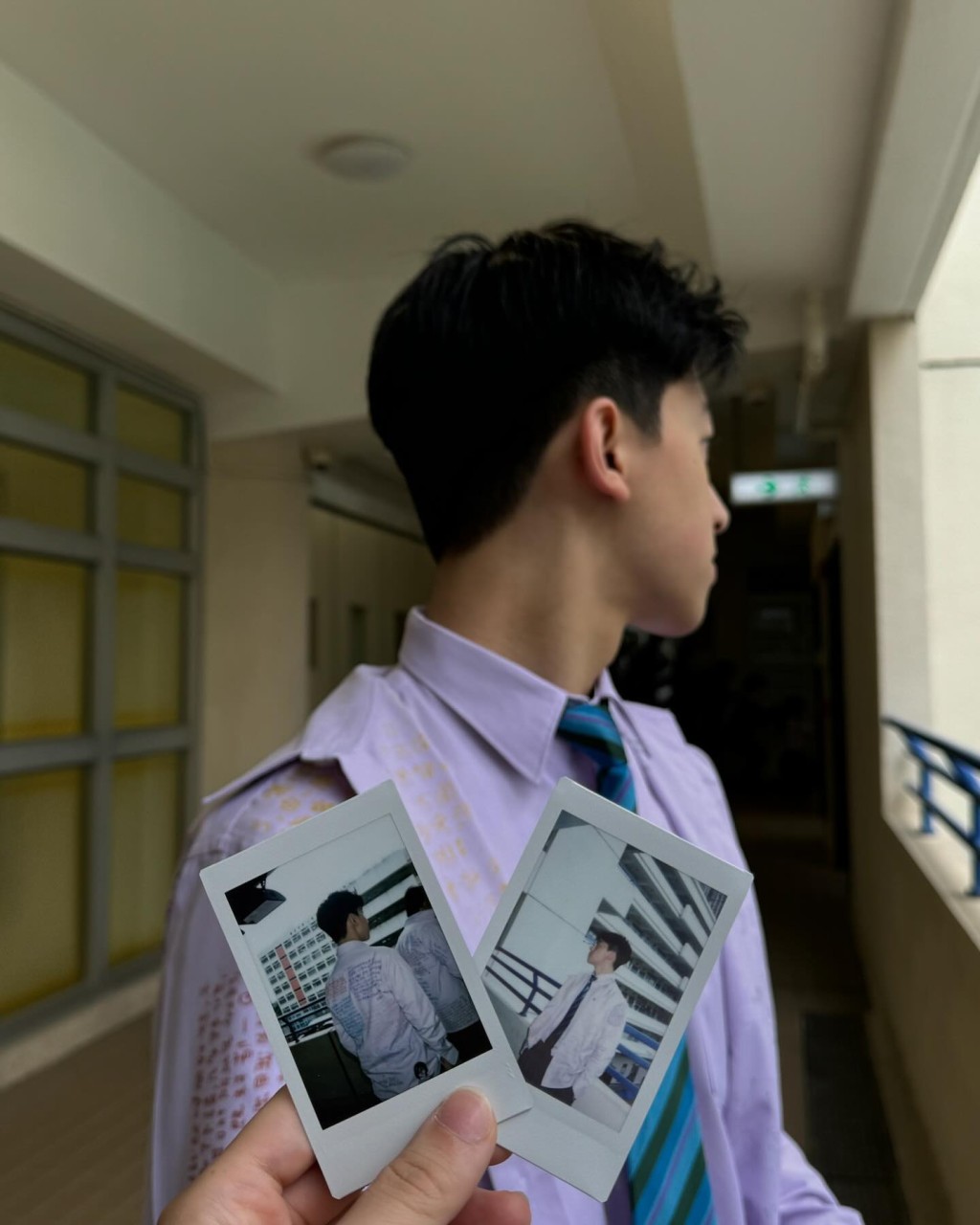 转眼已经18岁的杨凯博终于中学毕业。