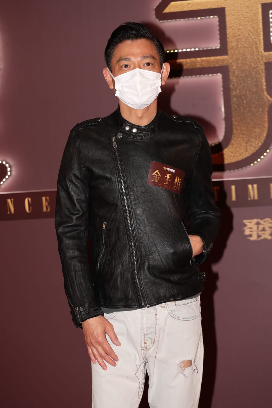 華仔表示習慣戴外科口罩。