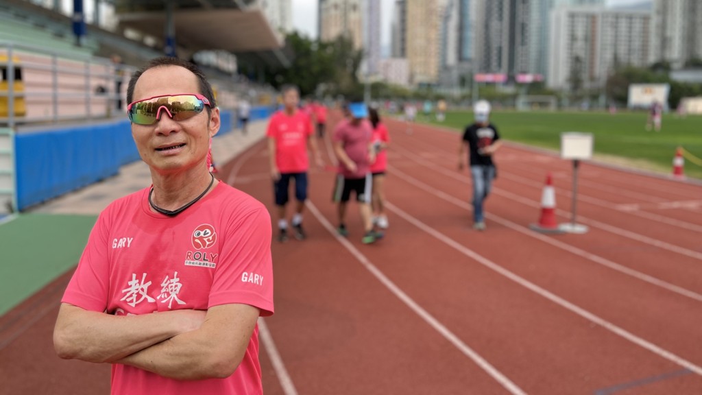 疫情期間,視障跑手梁小偉創辦社企推廣傷健共融,希望藉運動為更多視障人士帶來希望。