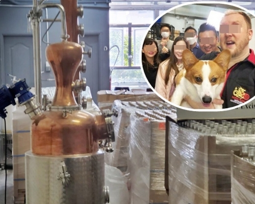工場位於華俊工業大廈內。(小圖右外籍男子懷疑為工場負責人。網圖)